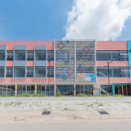 Sans Hotel Berau Square Tanjung Redep Exterior photo